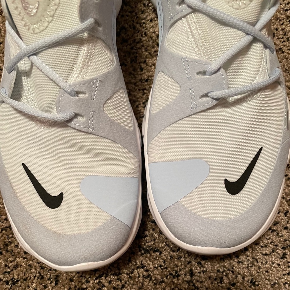 Women’s Nike Tennishoes